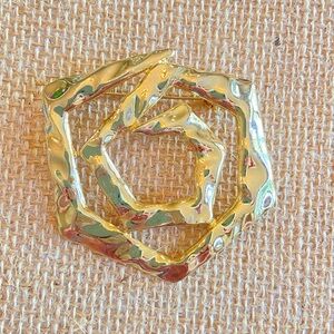 Hammered shiny goldtone metal angular geometric swirled brooch pin 2.25 inches